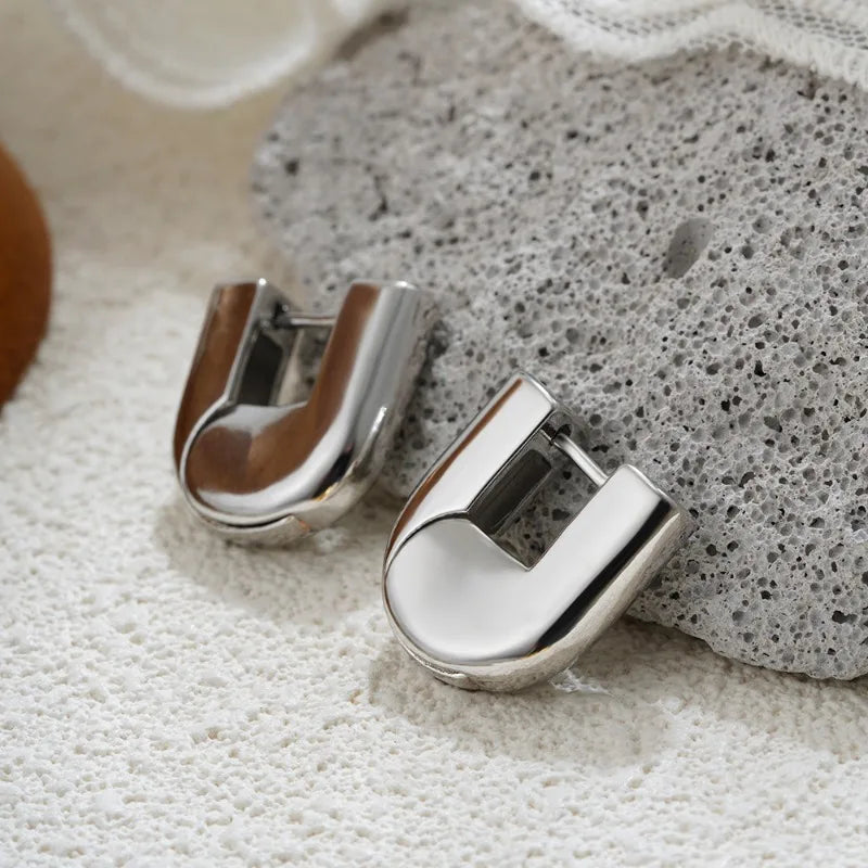 U-shaped hoop earrings